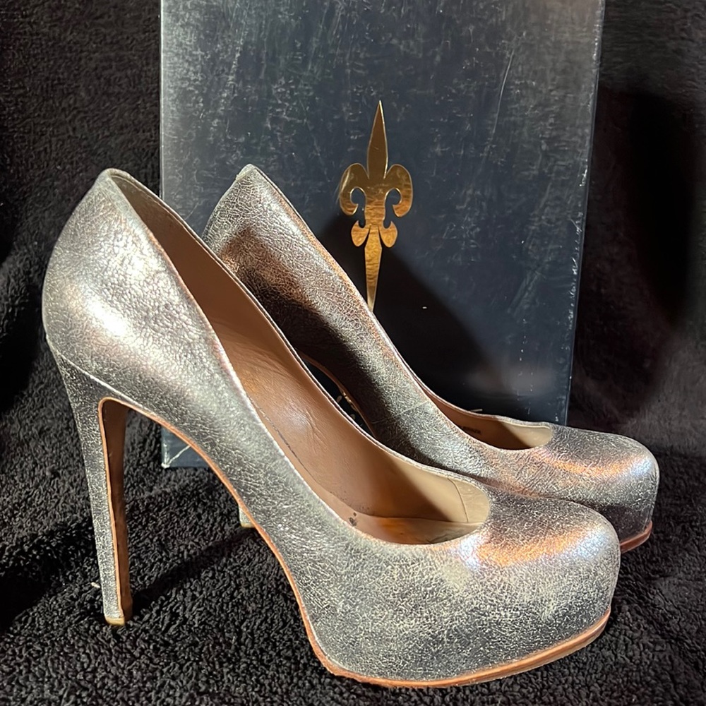 Pour La Victoire Heels